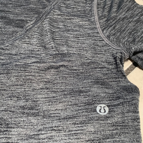 Women’s Lululemon shirt - Picture 3 of 3